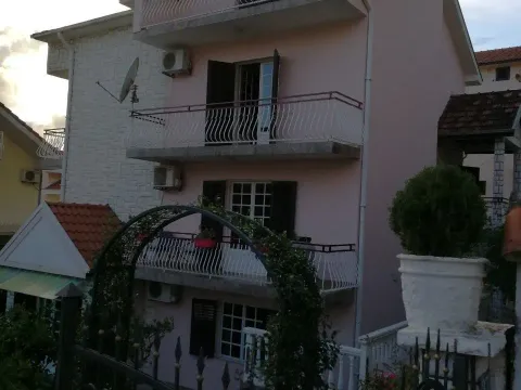 Prodaja, kuća, 400m², Tivat, Crna Gora - image 8