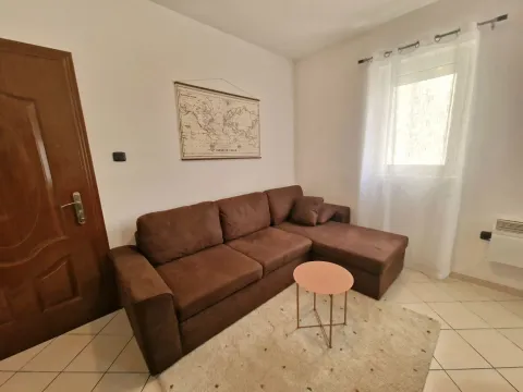 Izdavanje, garsonjera, 21m², Budva, Crna Gora - image 2