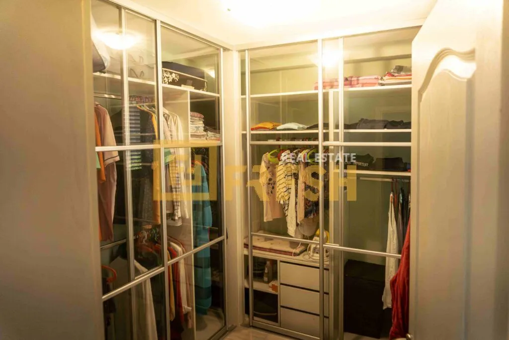 Prodaja, kuća, 240m², Masline, Podgorica