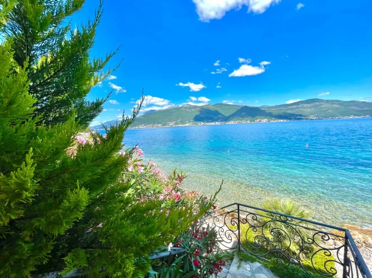 Prodaja, kuća, 420m², Krašići, Tivat