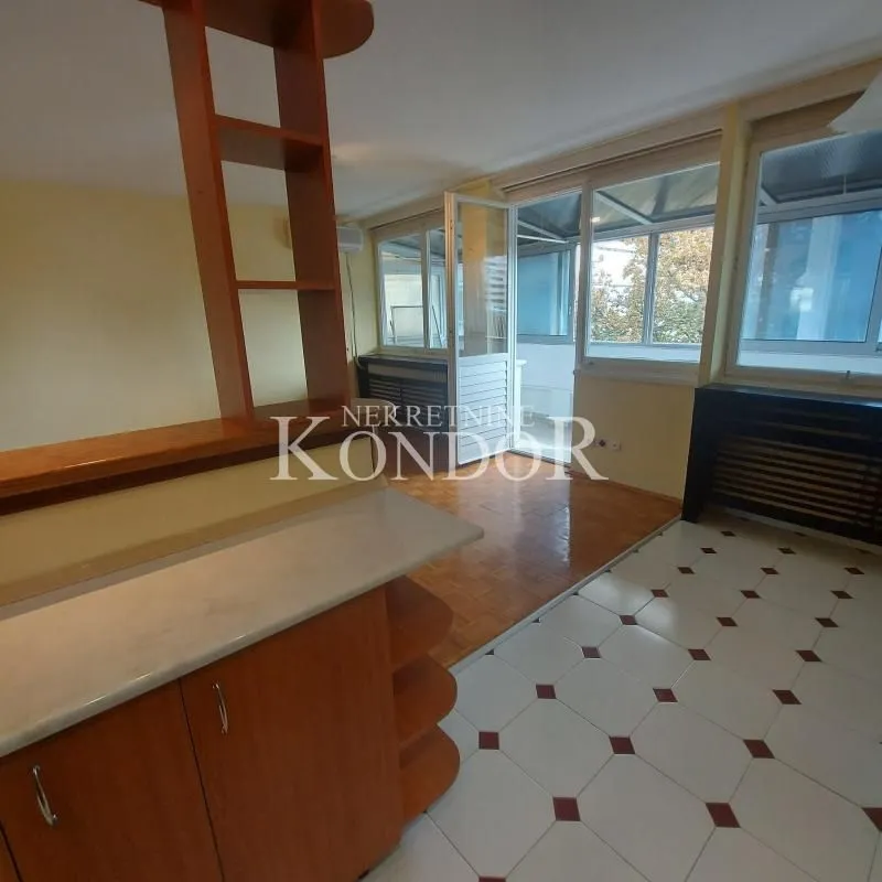 Sale, three bedroom apartment, 68m², Novi Beograd Blok 21, Novi Beograd Sve Podlokacije
