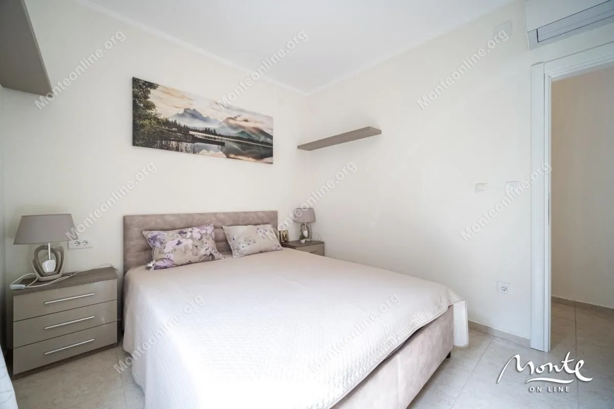 Prodaja, dvosoban stan, 109m², Dobrota, Kotor