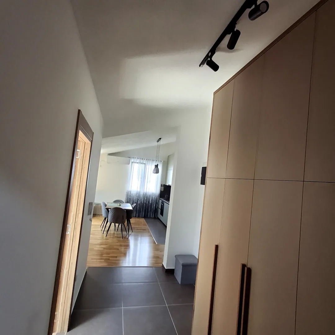 Izdavanje, jednosoban stan, 56m², Stari Aerodrom, Podgorica