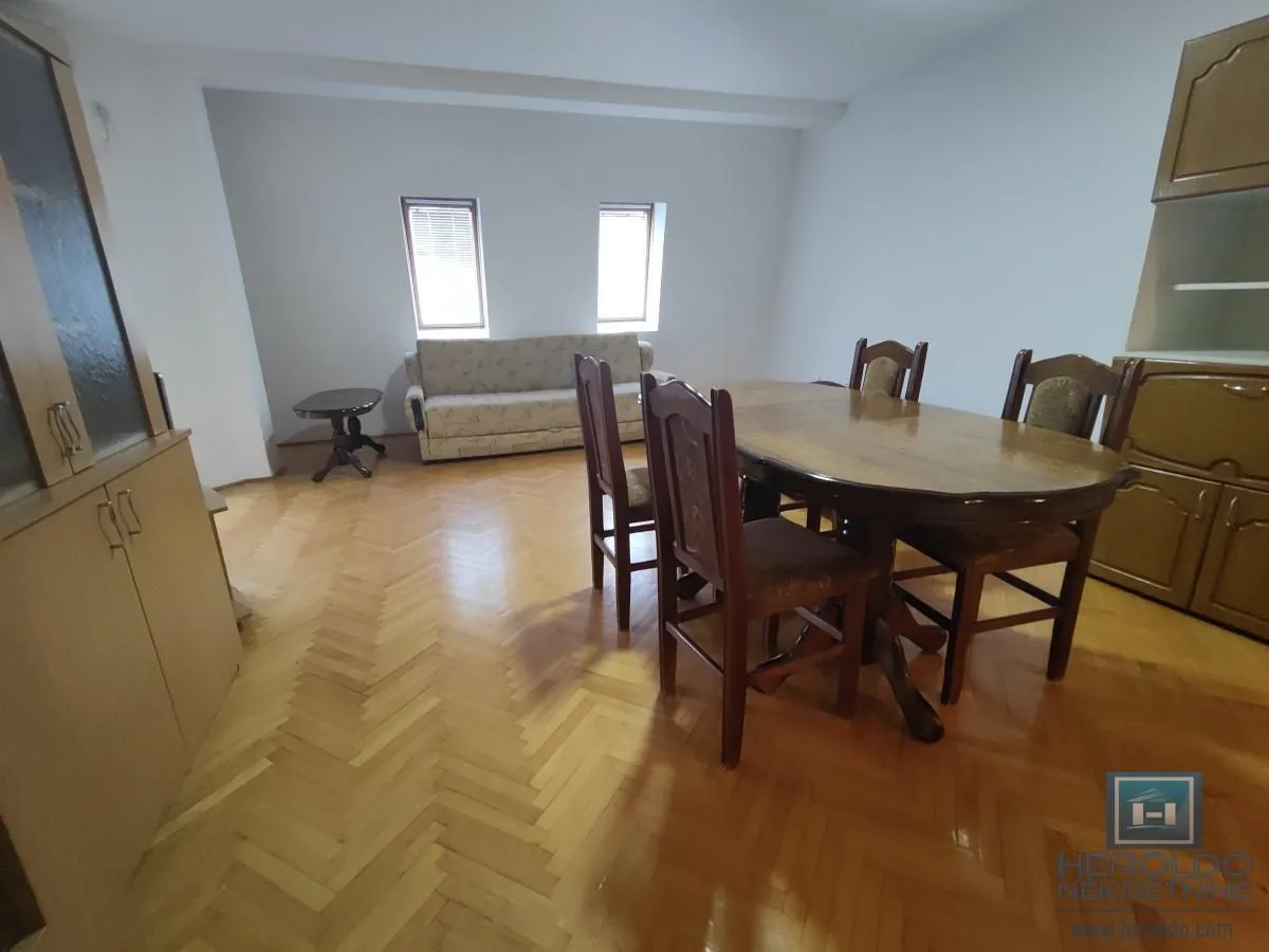 Prodaja, trosoban stan, 71m², Centar, Jagodina