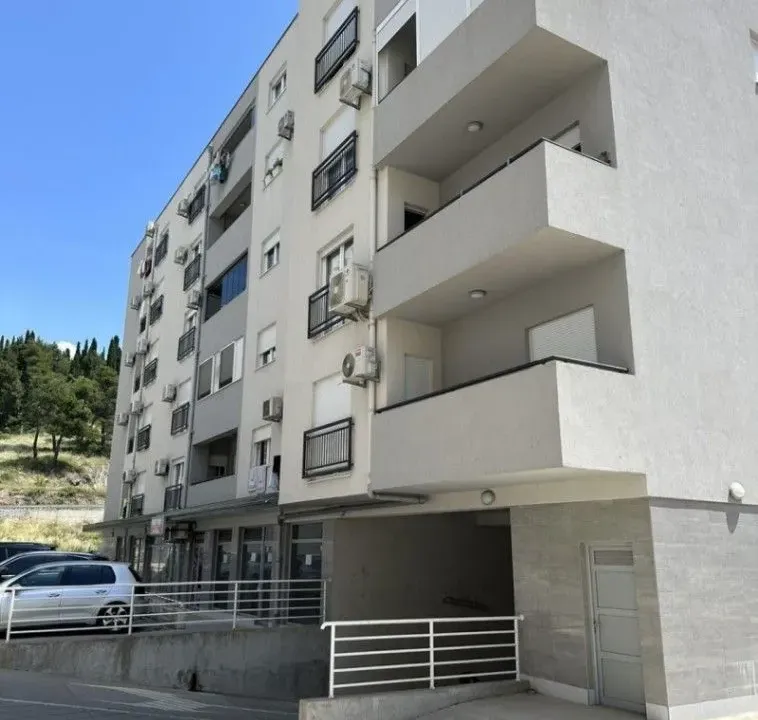 Izdavanje, poslovni prostor, 90m², Ljubović, Podgorica