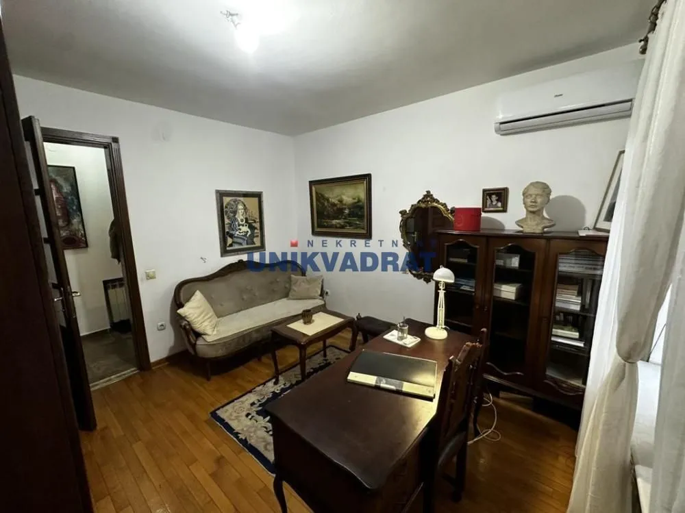 Prodaja, četvorosoban stan, 96m², Stari Grad, Beograd