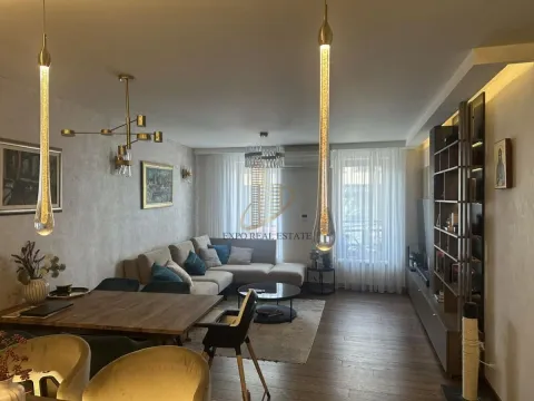 Prodaja, četvorosoban stan, 115m², Južni Bulevar, Vračar Sve Podlokacije - image 1