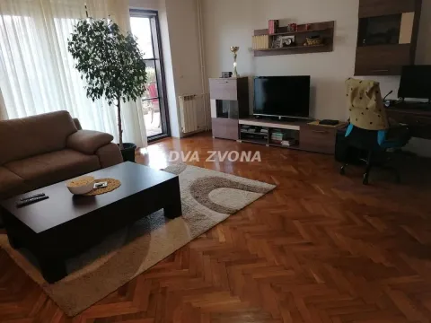 Prodaja, kuća, 450m², Centar, Inđija - image 5