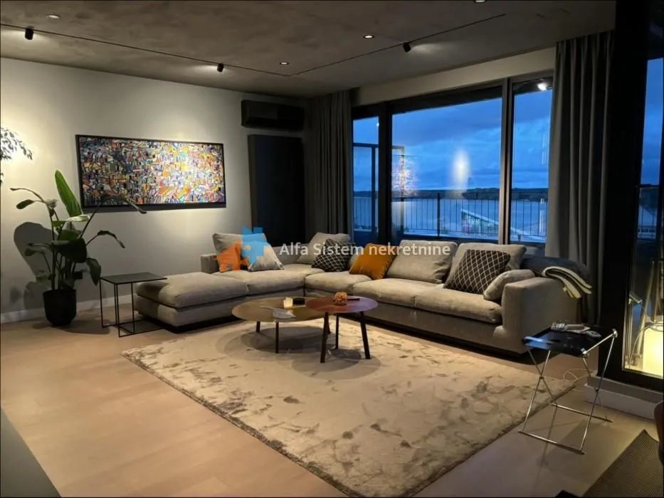Rent, three bedroom apartment, 193m², Stari Grad, Beograd
