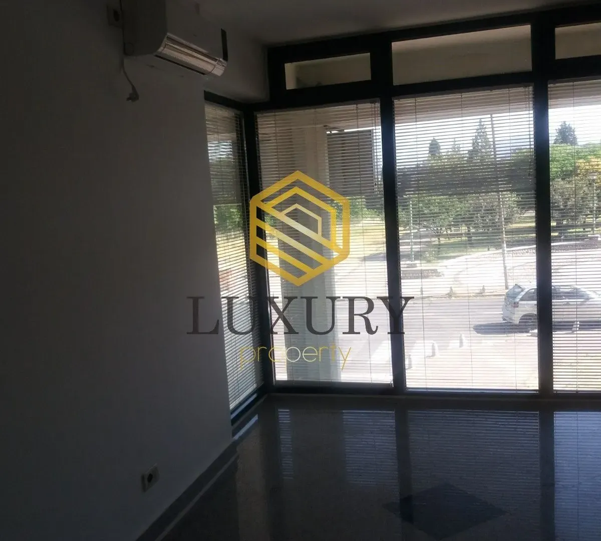 Rent, office space, 53m², Pobrežje, Podgorica