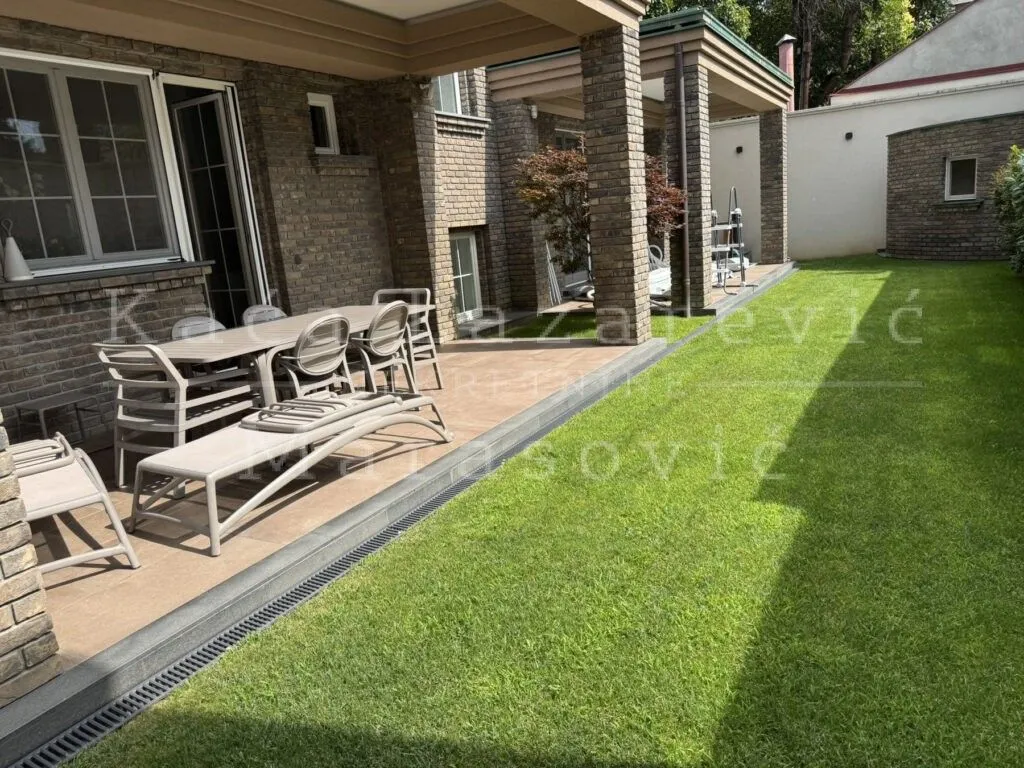 Sale, house, 275m², Crveni Krst, Beograd