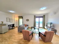 Izdavanje, dvosoban stan, 72m², Centar, Tivat - image 12