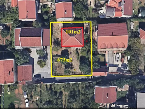 Kuća in Tološi