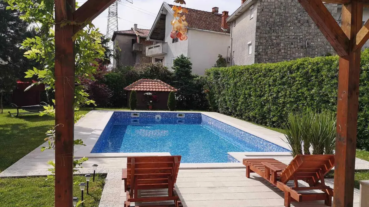 Sale, house, 340m², Gorica C, Podgorica