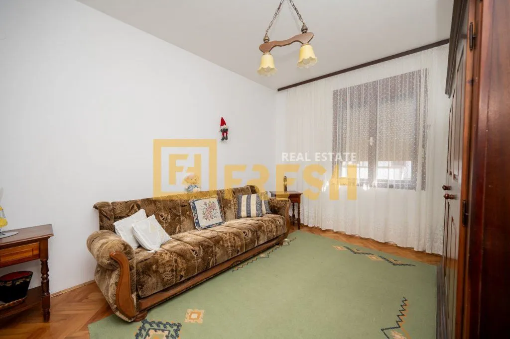Sale, house, 150m², Stari Aerodrom, Podgorica