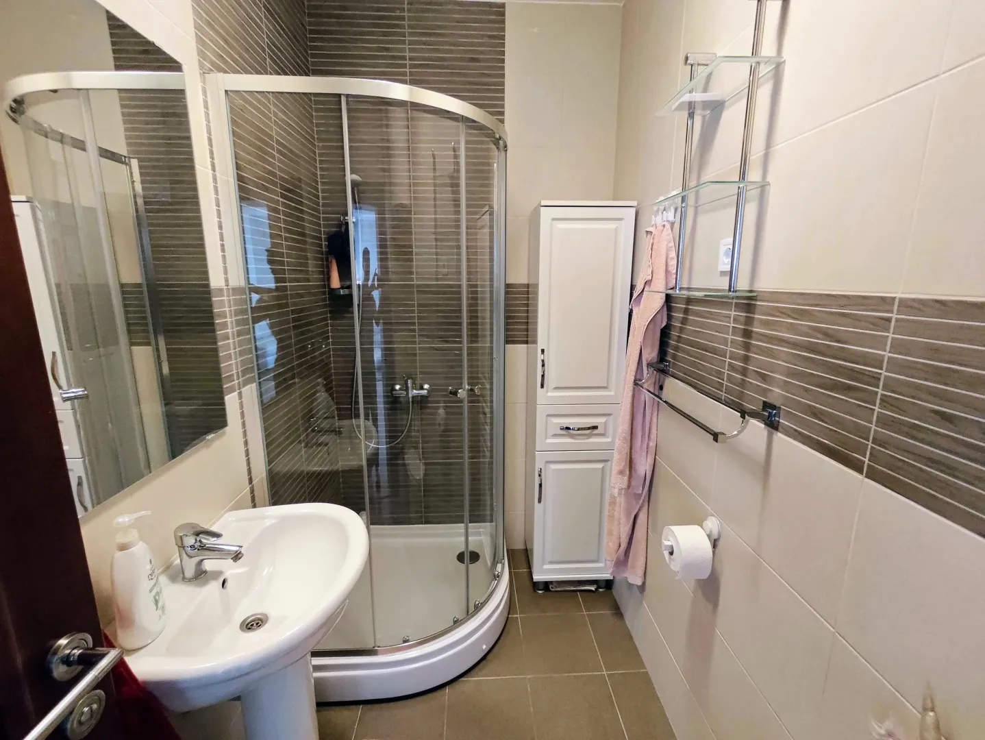Prodaja, trosoban stan, 114m², Dobrota, Kotor