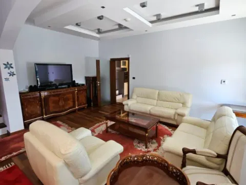 Izdavanje, kuća, 380m², Mareza, Podgorica - image 9