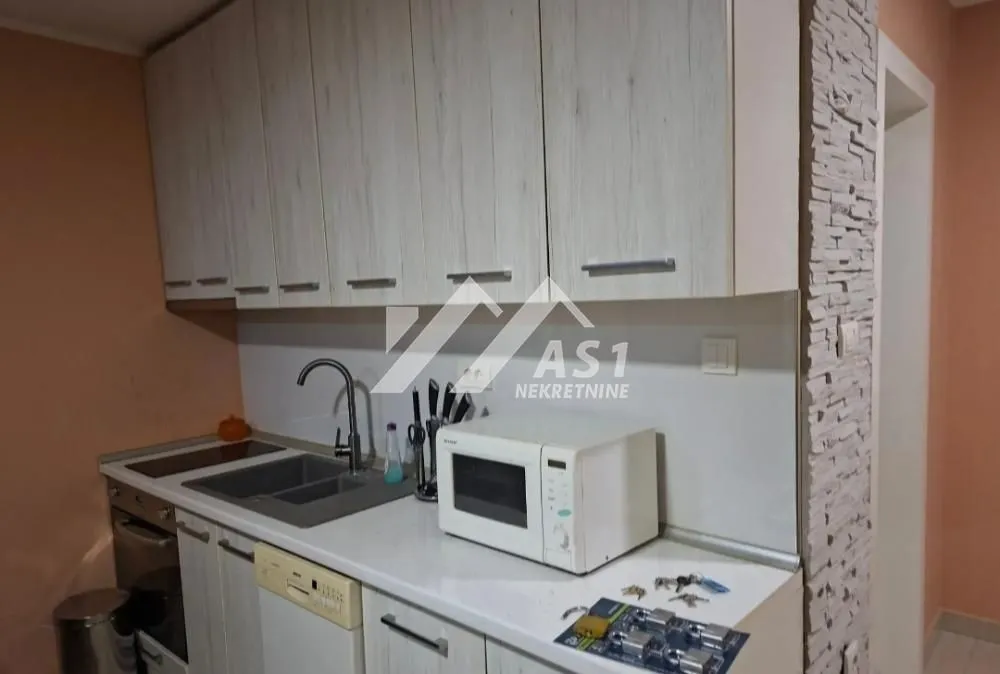 Izdavanje, jednosoban stan, 41m², Petrovaradin, Novi Sad