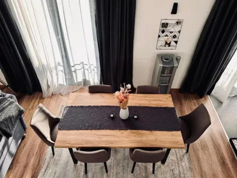 Izdavanje, trosoban stan, 130m², Tivat, Crna Gora - image 20