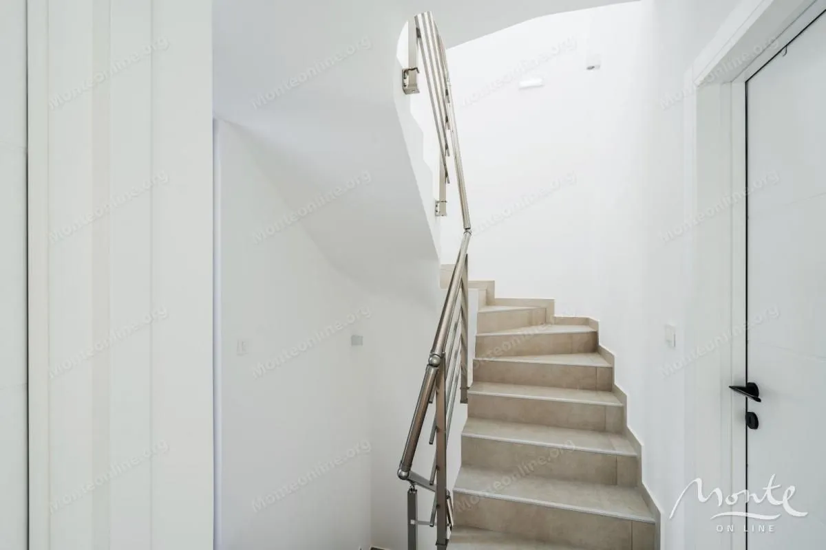 Prodaja, kuća, 113m², Blizikuće, Budva