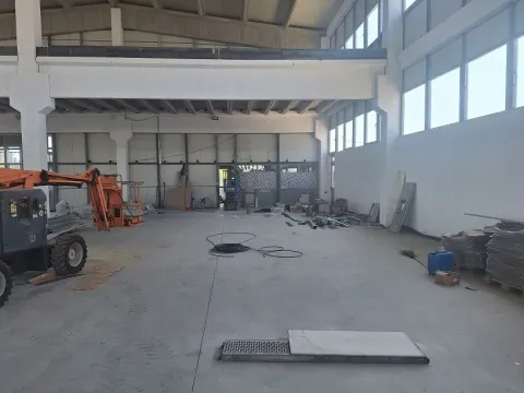 Empty industrial space under renovation. - image 3