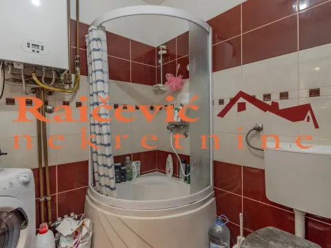 Prodaja, trosoban stan, 115m², Petlovo Brdo, Beograd - image 12