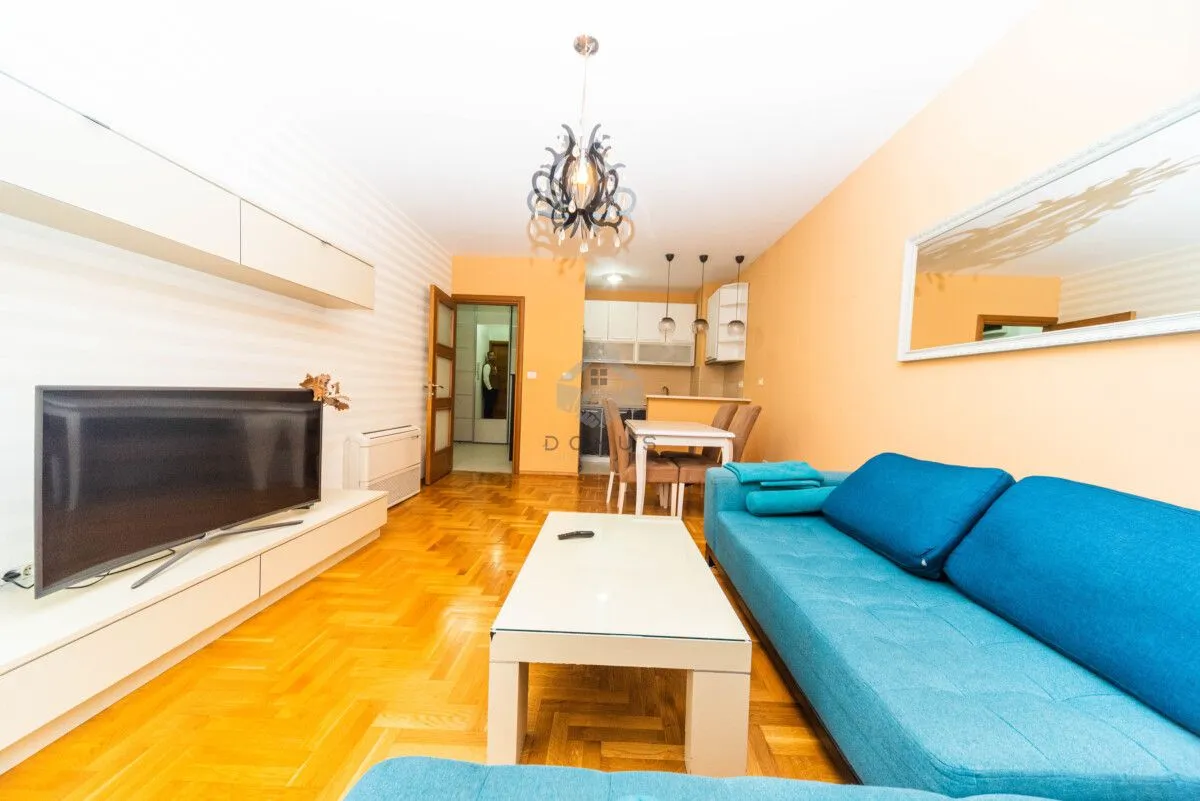 Izdavanje, dvosoban stan, 75m², Pobrežje, Podgorica