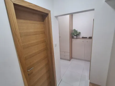 Izdavanje, trosoban stan, 89m², Autobuska stanica, Podgorica - image 15