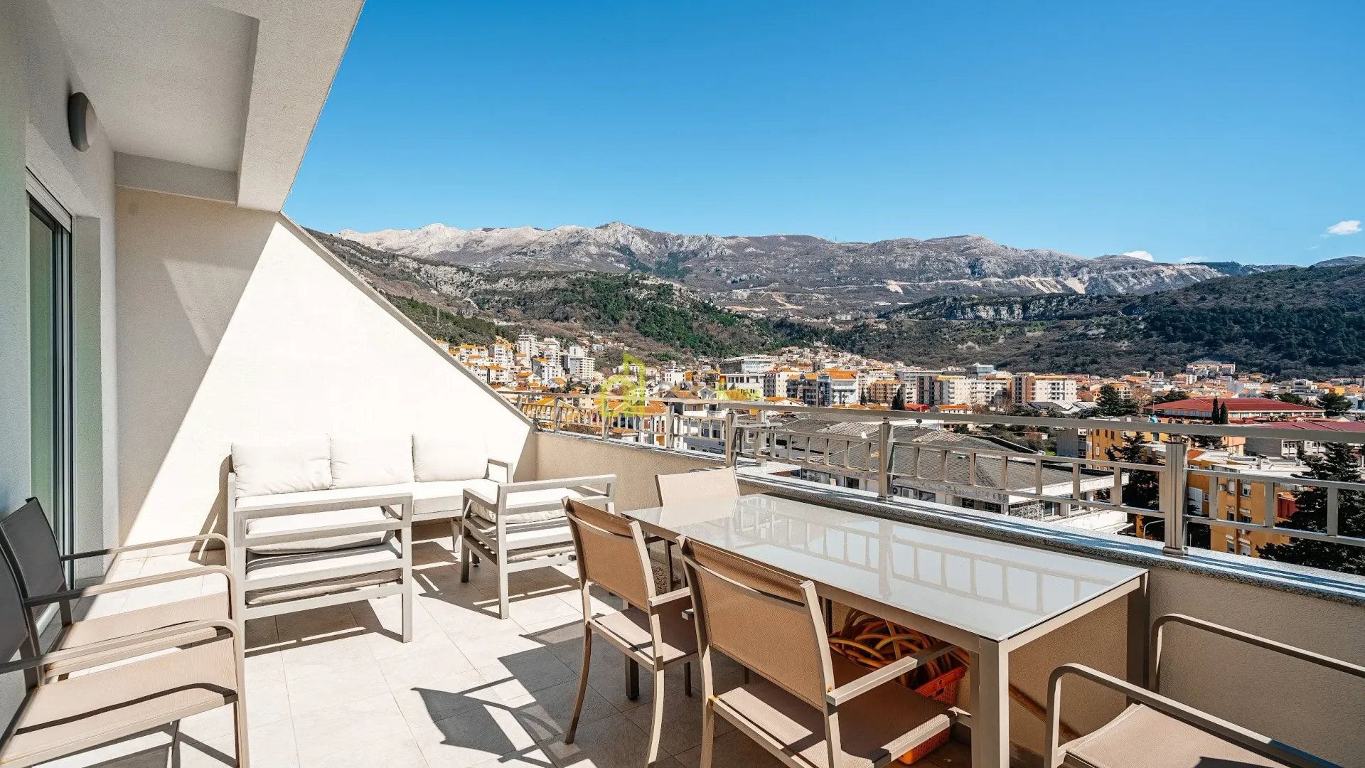 Prodaja, trosoban stan, 105m², Budva, Crna Gora