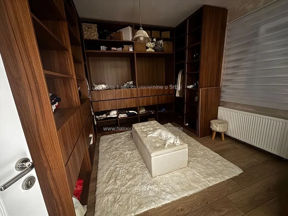 Prodaja, kuća, 222m², Borča Sve Podlokacije, Beograd