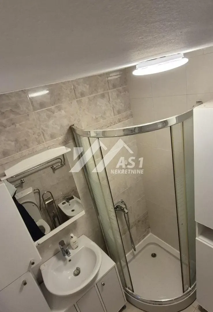 Izdavanje, trosoban stan, 72m², Liman 4, Novi Sad Sve Podlokacije