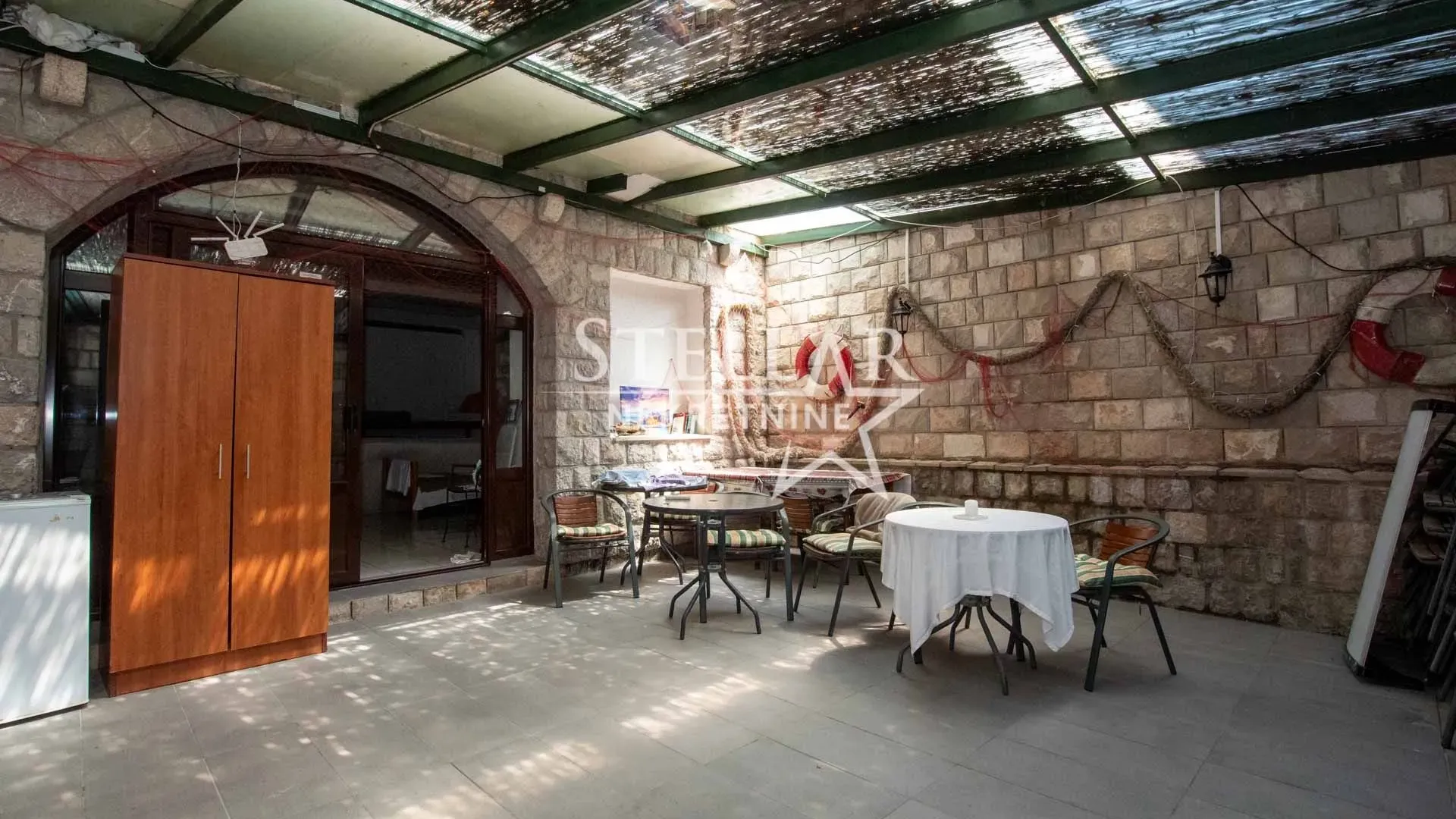 Izdavanje, kuća, 200m², Budva, Crna Gora