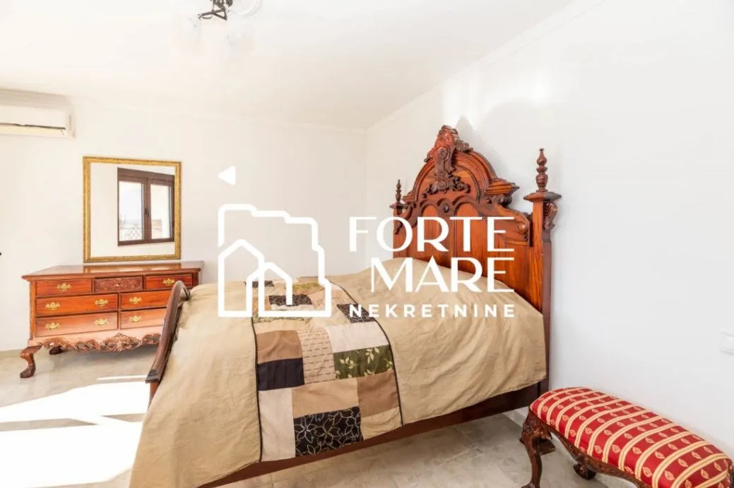 Prodaja, kuća, 230m², Igalo-Petlja, Herceg Novi