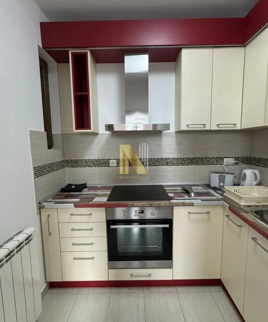 Izdavanje, dvosoban stan, 44m², Centar, Novi Sad