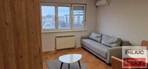 Izdavanje, garsonjera, 28m², Novi Sad, Srbija - image 1