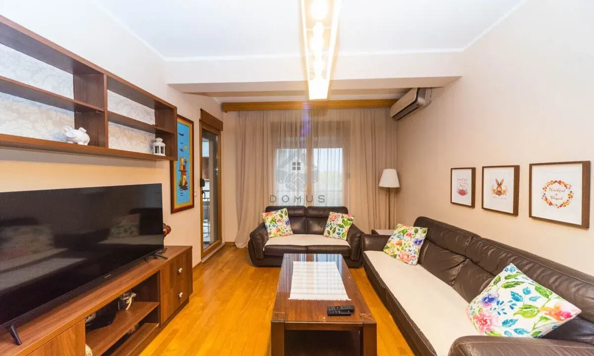 Izdavanje, dvosoban stan, 75m², Krivi Most, Podgorica