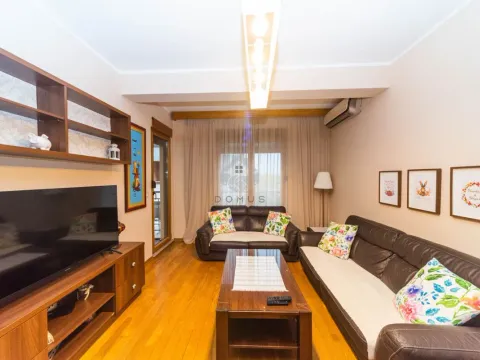 Izdavanje, dvosoban stan, 75m², Krivi Most, Podgorica