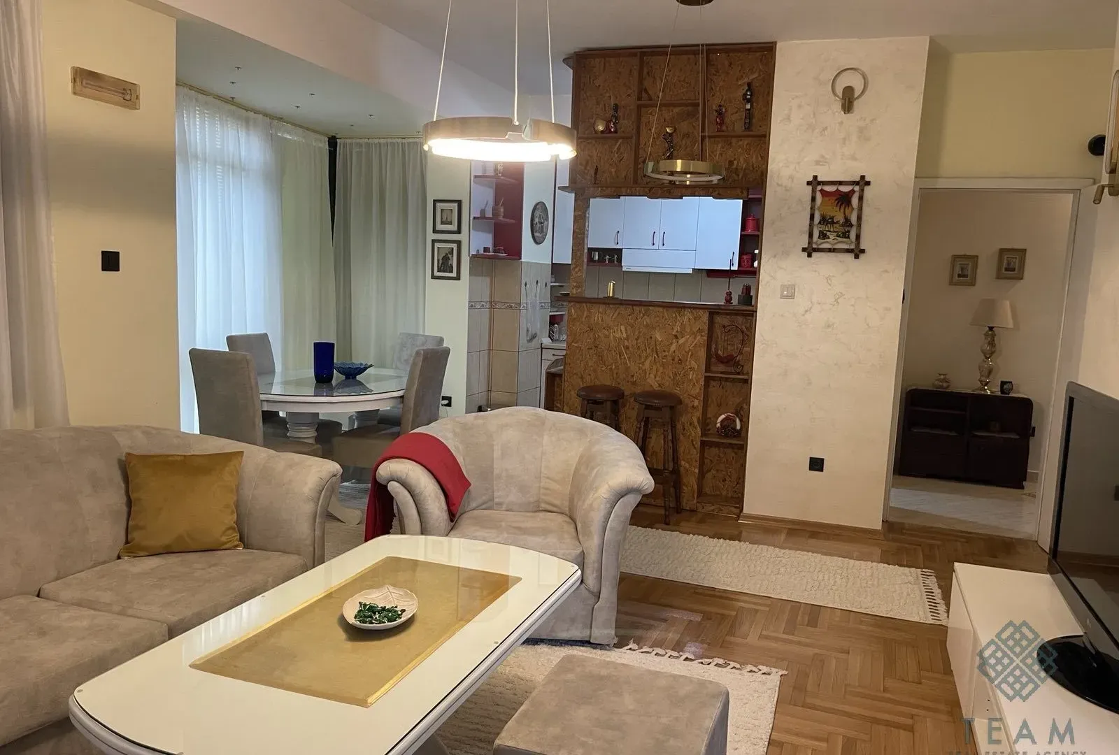 Izdavanje, dvosoban stan, 76m², Centar, Podgorica