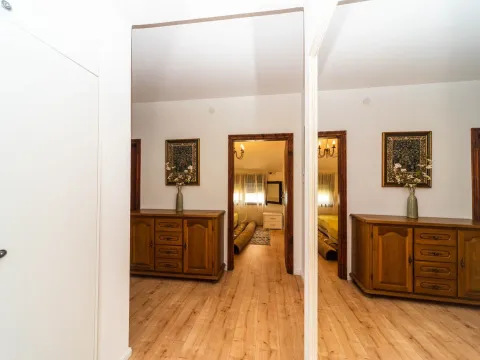 Izdavanje, trosoban stan, 100m², Gornja Gorica, Podgorica - image 7