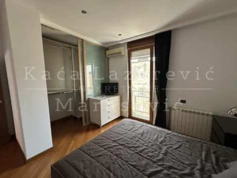 Izdavanje, četvorosoban stan, 118m², Vračar Hram, Vračar Sve Podlokacije - image 11