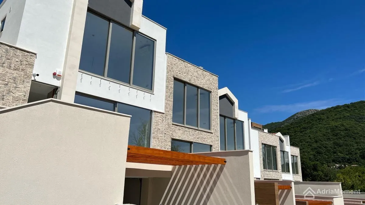 Prodaja, kuća, 286m², Donja Lastva, Tivat