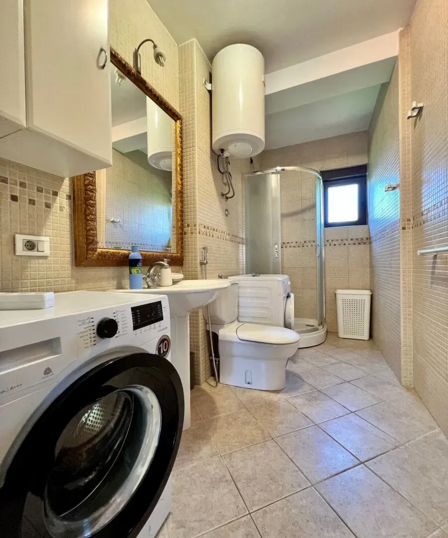 Rent, house, 215m², Gorica C, Podgorica