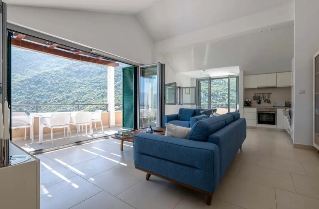 Sale, two bedroom apartment, 90m², Morinj, Kotor