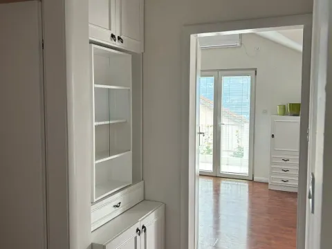 Rent, two bedroom apartment, 74m², Njivice, Herceg Novi - image 5