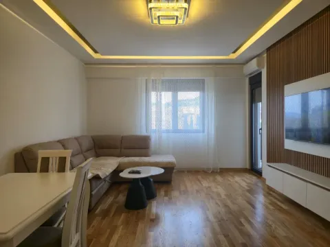 Rent, one bedroom apartment, 53m², City Kej, Podgorica - image 3