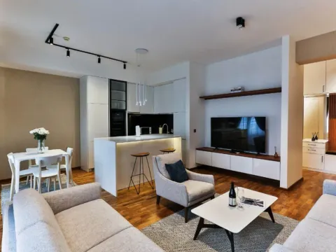 Izdavanje, dvosoban stan, 76m², Bečići, Budva - image 11