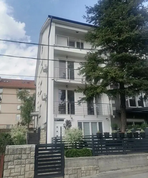 Prodaja, kuća, 330m², Centar Sve Podlokacije, Beograd