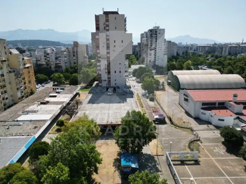 Izdavanje, poslovni prostor, 1000m², Blok 5, Podgorica - image 6