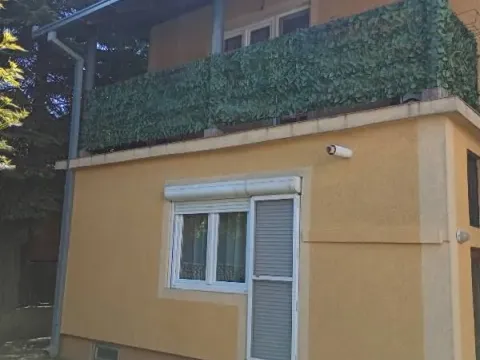 Kuća in Surčin (mesto)