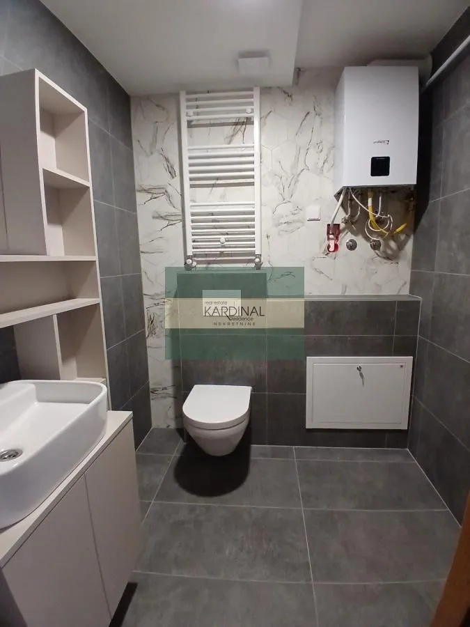 Prodaja, trosoban stan, 79m², Erdoglija, Kragujevac
